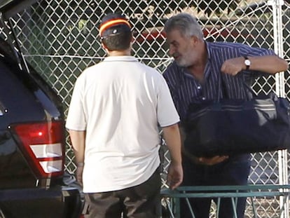 Laureano Oubiña, gran capo del narcotráfico gallego, sale de la cárcel de Navalcarnero (Madrid).