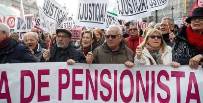 Cabecera de la manifestación por la subida de las pensiones en Madrid. 