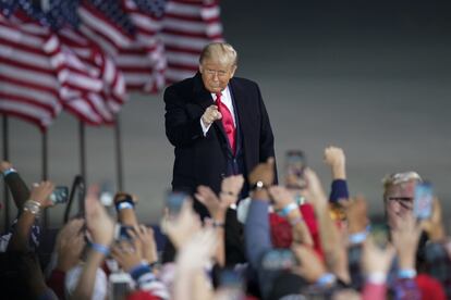 El expresidente Trump, a su llegada a un mitin en Des Moines (Iowa) el 14 de octubre.