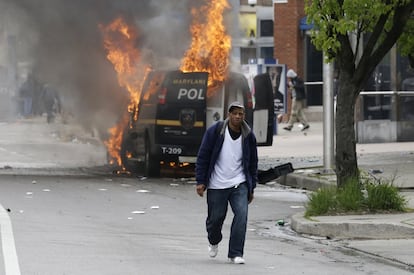 El caso de Freddie Grey ha vuelto a reabrir las heridas entre la comunidad afroamericana, que tras la muerte del joven Michael Brown en Ferguson (Misuri) el pasado agosto, reivindica que existe un notorio uso desproporcionado de la fuerza por parte de los agentes policiales respecto a la población negra.