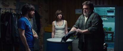 John Gallagher Jr., Mary Elizaberth Winstead y John Goodman, en el filme.