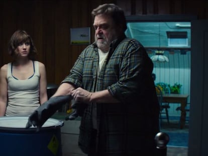 John Gallagher Jr., Mary Elizaberth Winstead y John Goodman, en el filme.