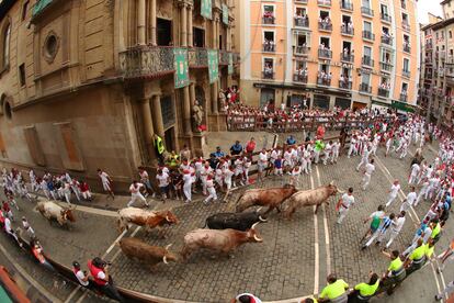 La manada a su paso por la plaza del Ayuntamiento.