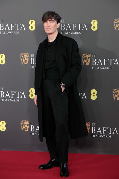 Cillian Murphy, ganador del Bafta en la categoría de actor principal por 'Openheimmer', fiel a su estilo: sobrio y de negro.