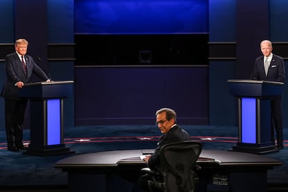 El moderador del debate y presentador de Fox News, Chris Wallace, antes del programa.