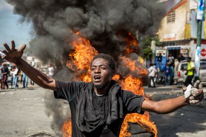 Manifestación en Puerto Príncipe (Haiti), con motivo del Día Internacional de los Derechos Humanos, en la que se protesta por el recrudecimiento de los secuestros perpetrados por las bandas.