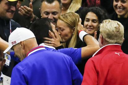 Djokovic besa a su mujer Jelena al finalizar el partido