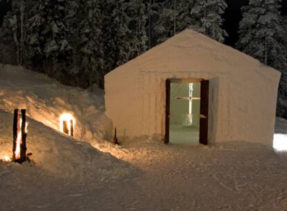 Una boda en la estación de esquí de Ruka, Finlandia, muy cerca del Círculo Polar Ártico