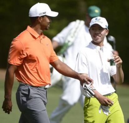 Tiger Woods, de 37 años, y Tianlang Guan, de 14.