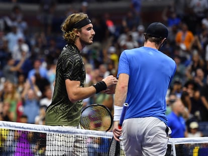 Tsitsipas y Murray, al finalizar el partido entre ambos en la central de Nueva York.