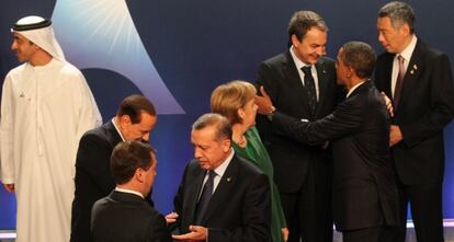 Obama saluda a Zapatero ante otros l&iacute;deres internacionales. 