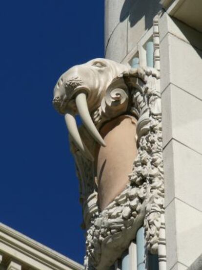 Una de las morsas de terracota del Arctic Club Building, en Seattle.