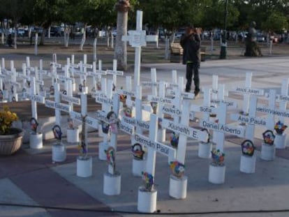 Memorial por los 49 niños muertos en la guardería.