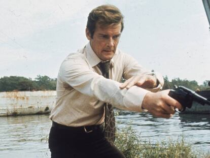 El actor Roger Moore, en 'Vive y deja morir'.