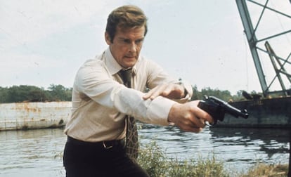 El actor Roger Moore, en 'Vive y deja morir'.