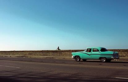 Escena en el malec&oacute;n de La Habana.