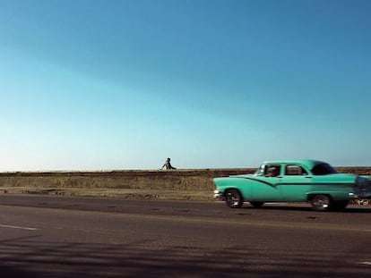 Escena en el malec&oacute;n de La Habana.