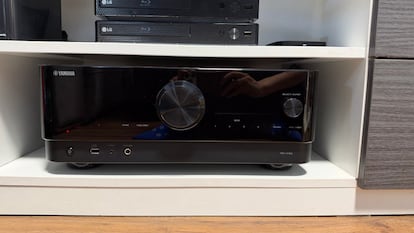 Este modelo es muy sencillo de configurar y ofrece un rendimiento excelente para cine y música.