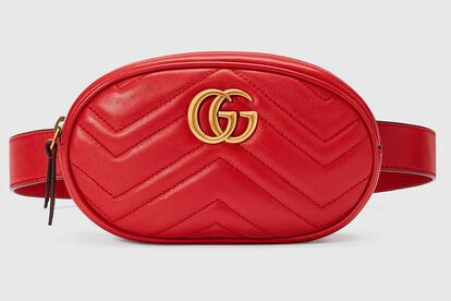 2018: tras muchos intentos fallidos, las riñoneras se convirtieron en accesorio de moda. Especialmente el modelo Marmont de Gucci.