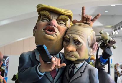 Dos ninots de las fallas que representan a Donald Trump y Vladimir Putin 