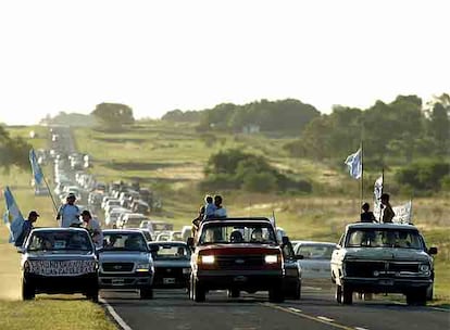 Protesta de ecologistas argentinos contra las papeleras en enero de 2006.