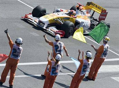Fernando Alonso ha luchado por mejorar su octavo puesto de la parrilla de salida. El español ha arañado segundos, y ha terminado en sexto lugar, una buena posición, aunque lejos de la lucha por el podio.