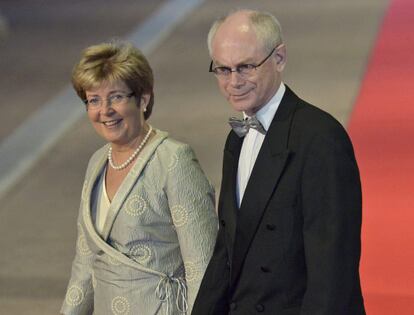El presidente del Consejo Europeo, Herman van Rompuy y su esposa. Geertrui.