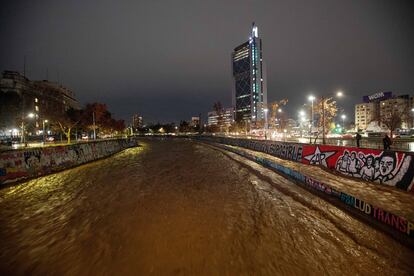 Vista del río Mapocho en Santiago, Chile