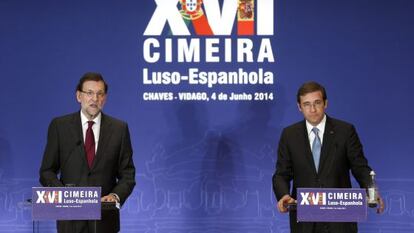 Mariano Rajoy y Pedro Passos Coelho, en la rueda de prensa celebrada tras la cumbre hispano-lusa