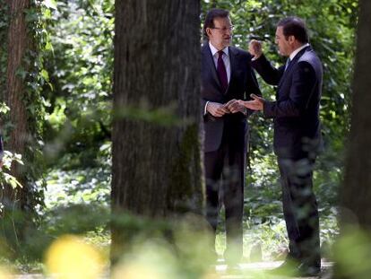 El presidente español, Mariano Rajoy, y el primer ministro portugués, Pedro Passos Coelho, el pasado junio en el Palacio de Vidago (Portugal).