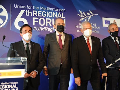 De izquierda a derecha, el ministro de Exteriores, José Manuel Albares; su homólogo jordano, Ayman Safadi; el Alto Representante de la UE, Josep Borrell, y el secretario general de la UPM,  Nasser Kamel.