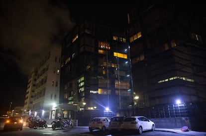 El edificio de 'lofts' de la Avenida de Manoteras 8, en el polígono industrial de Manoteras, en el norte de Madrid.