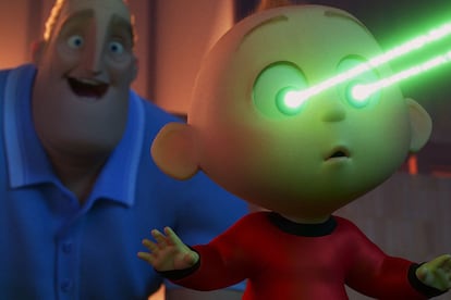 Los Increíbles 2 – Jack Jack vs Un mapache

 

O cómo Pixar se sacó de la manga una de las set pieces de acción más imaginativas, brillantes y divertidas del año. Una pelea a pequeñísima escala (un bebé contra un mapache en el jardín de una casa) pero que podría funcionar hasta como cortometraje aislado del resto de la trama. La escena completa, aquí.