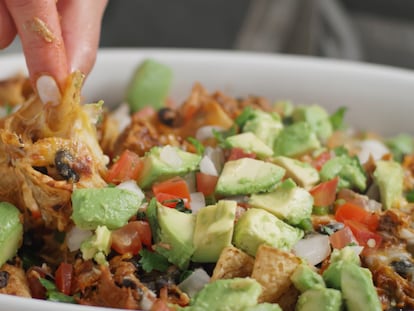 Nachos con mole oaxaqueño