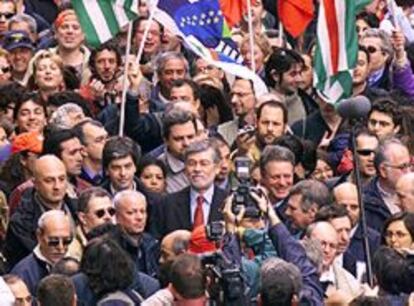 Manifestación en la Piazza San Carlo de Turín en apoyo de la huelga general de ocho horas.