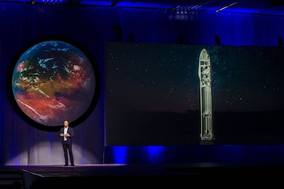 (FILES) This file photo taken on September 27, 2016 shows Tesla Motors CEO Elon Musk speaking about the x93Interplanetary Transport Systemx94 which aims to reach Mars with the first human crew in history, in the conference he gave during the 67th International Astronautical Congress in Guadalajara, Mexico.  The year 2016 has seen a rekindling of the human desire to conquer Mars, with public and private interests openly vying to take the first step on the Red Planet, possibly with a stopover on the Moon. Space-faring nations are mostly united in viewing Mars as the next frontier with many still pooling their money and expertise to make the dream a reality, despite souring relations between them. / AFP PHOTO / Hector GUERRERO