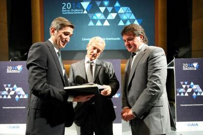 De izquierda a derecha, Arrizabalaga, Salaverria e Iriondo, durante la presentación de las previsiones de GAIA.
