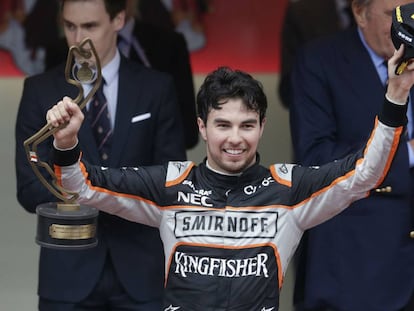 El piloto mexicano celebra su podio en Mónaco