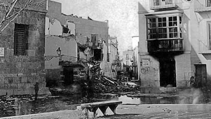 Edificios de la calle de Las Beatas de Cartagena, destruidos por un bombardeo en 1874.