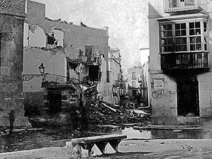 Edificios de la calle de Las Beatas de Cartagena, destruidos por un bombardeo en 1874.