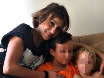 Imatge de Juana Rivas i els seus fills distribuïda per la família de la dona.