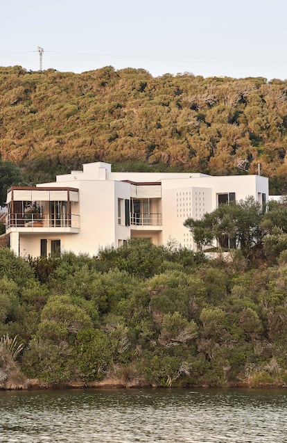 Ca I’Ocell, a house with views of the port of Mahón, Menorca.