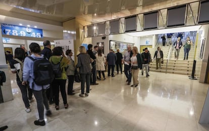 Asistentes a la XII Fiesta del Cine en una sala madrile&ntilde;a. 