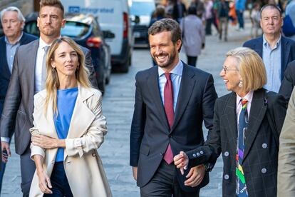 Cayetana Alvarez de Toledo y Pablo Casado asisten a un mitin de campaña del Partido Popular el 6 de noviembre en Barcelona.