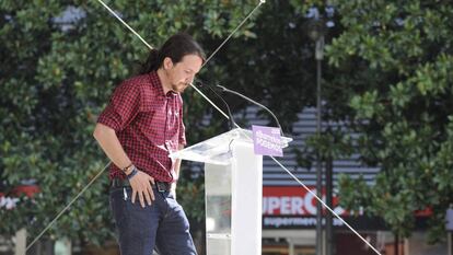 Pablo Iglesias interviene en un mitin de la campa&ntilde;a vasca junto a la candidata a lehendakari, Pili Zabala