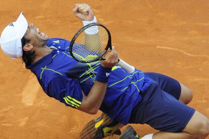 Fernando Verdasco celebra su victoria sobre Robin Soderling en el Godó.