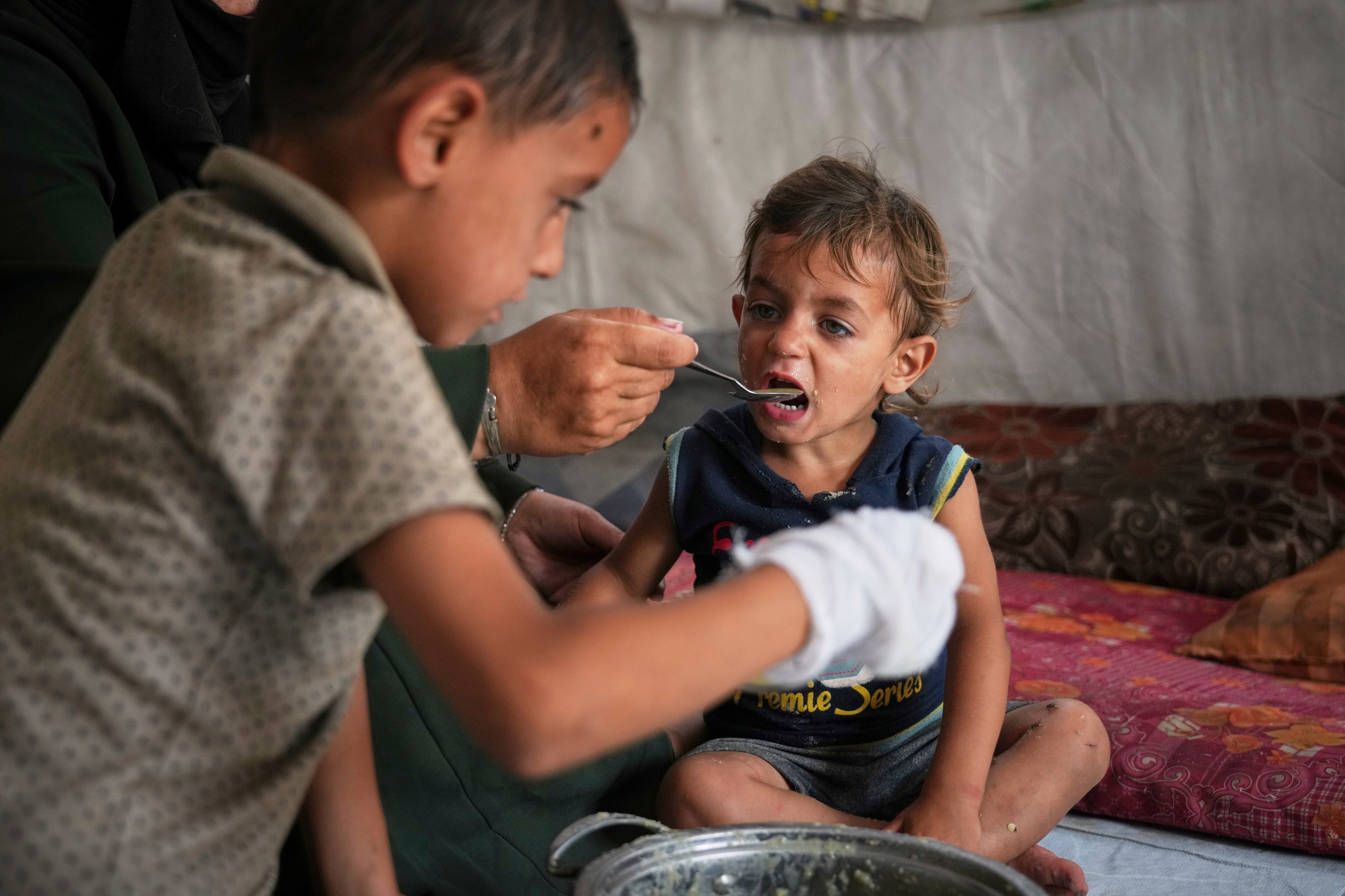 Israel anuncia que permitirá la entrada de una “cantidad básica” de comida en Gaza