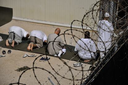 Detenidos en la prisión de la base naval militar estadounidense en Guantánamo, Cuba