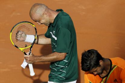 El croata Ivan Ljubicic celebra su triunfo ante Fernando Verdasco en el partido de tercera ronda del Torneo Roland Garros.