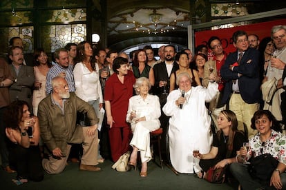 Junio de 2005. la agencia Balcells celebra Año del Libro con Cumplelibros 2005: cumpleaños, cumpledías o cumplemeses de un libro de cada uno de los 120 autores de la agencia, en el Palau de la Musica.